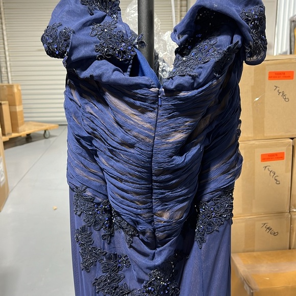 Montage style 29973. Color is navy. Size 18.new with tags in its original bag. - Picture 5 of 7